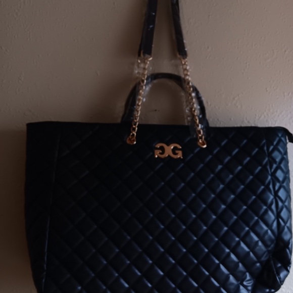 Gilda Paris Chic Black Quilted Tote with Gold Chain Accents - Picture 14 of 14